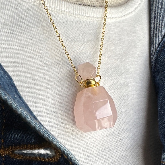 Pink Quartz carved perfume bottle pendant in Vermeil gold dainty necklace - Picture 2 of 6